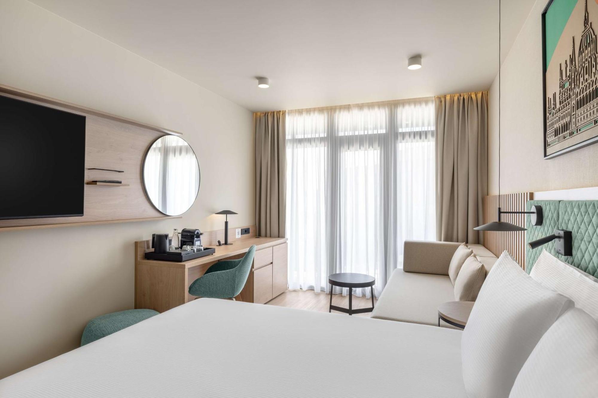 Hilton Garden Inn Debrecen City Center Экстерьер фото