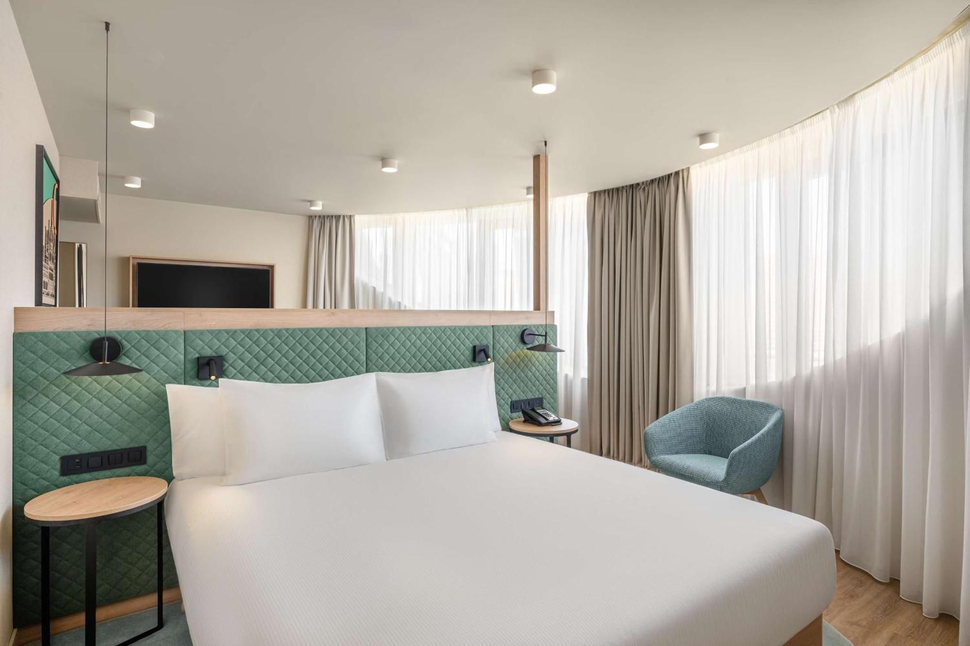 Hilton Garden Inn Debrecen City Center Экстерьер фото