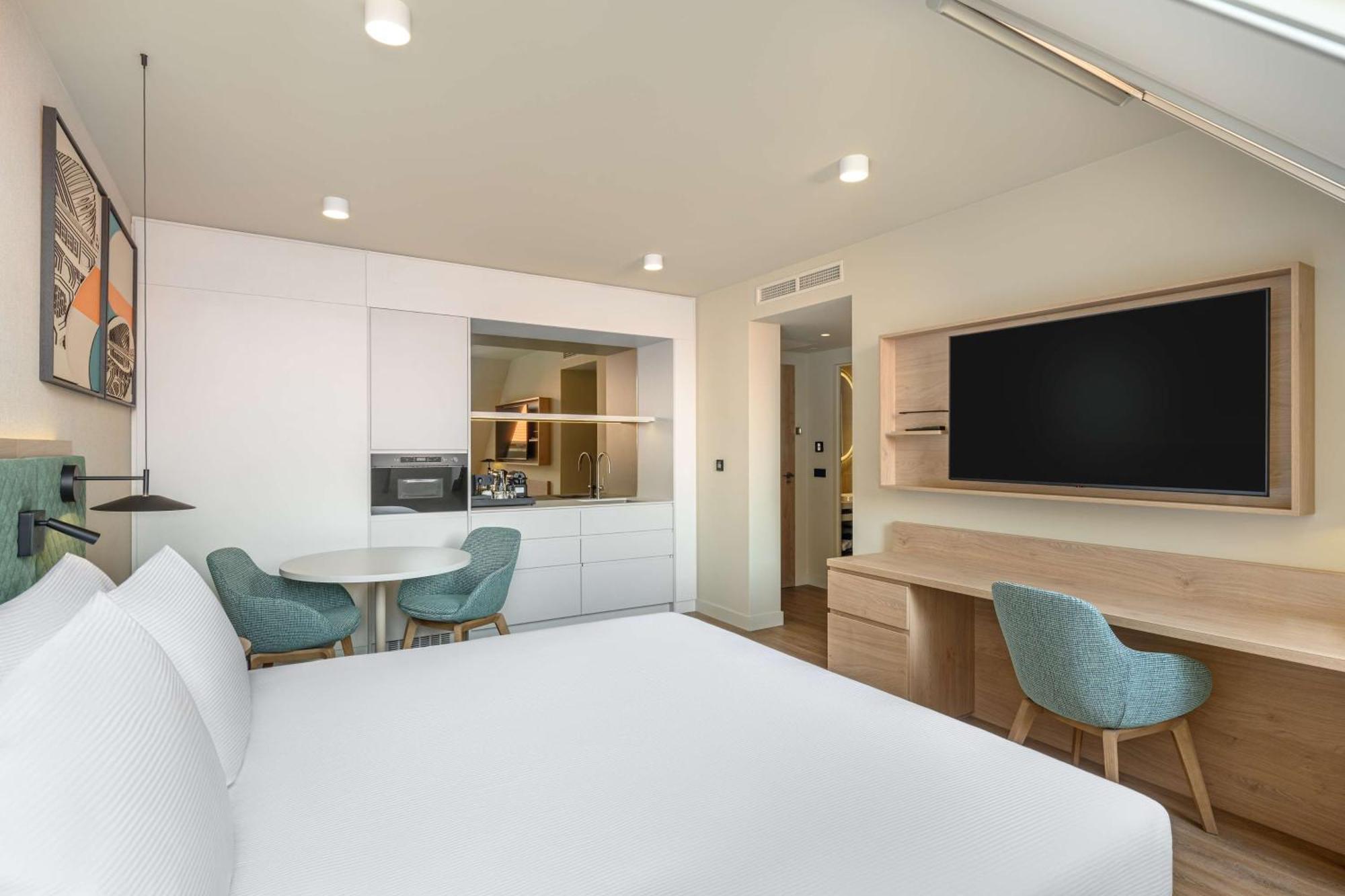 Hilton Garden Inn Debrecen City Center Экстерьер фото