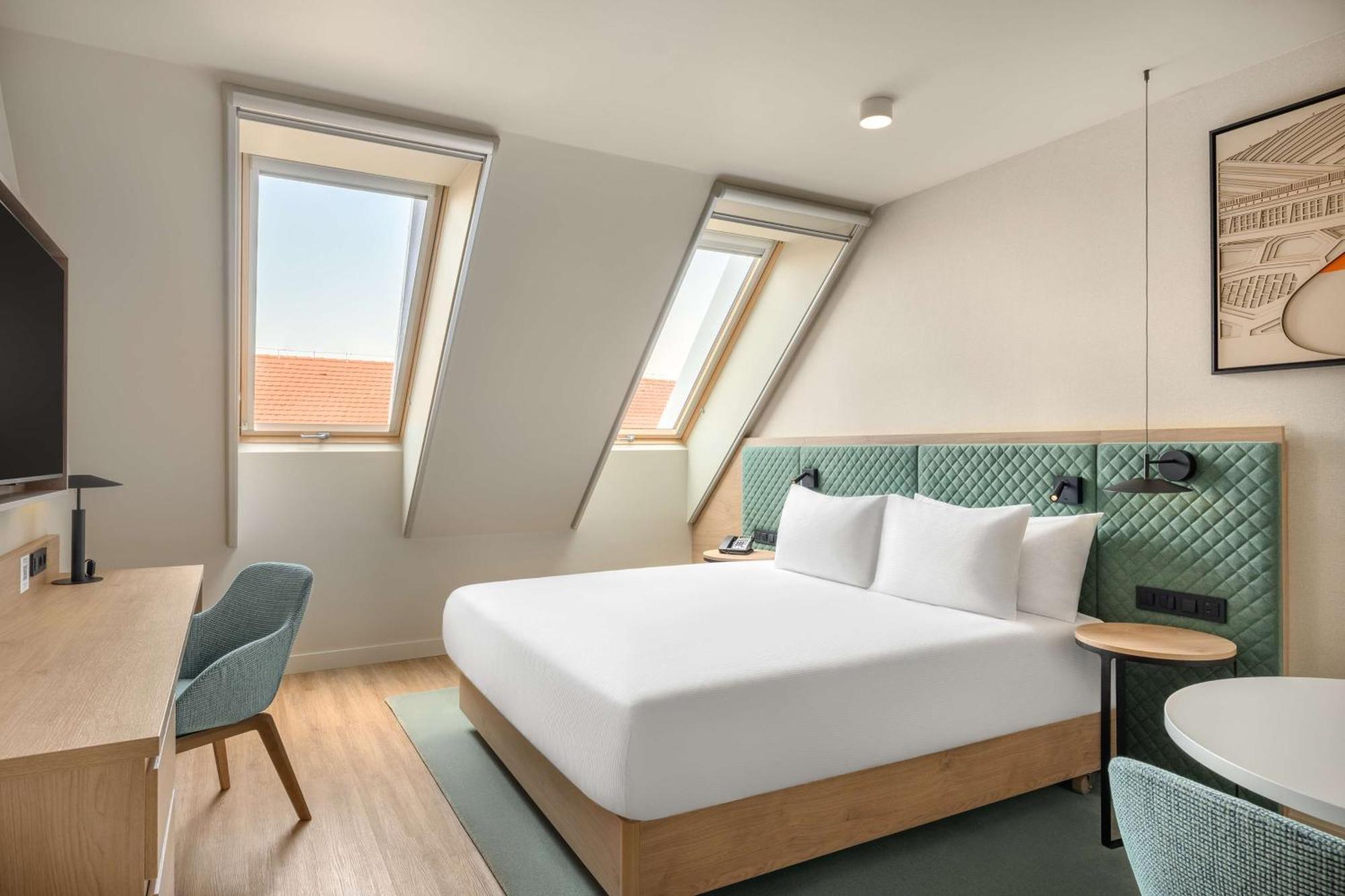 Hilton Garden Inn Debrecen City Center Экстерьер фото