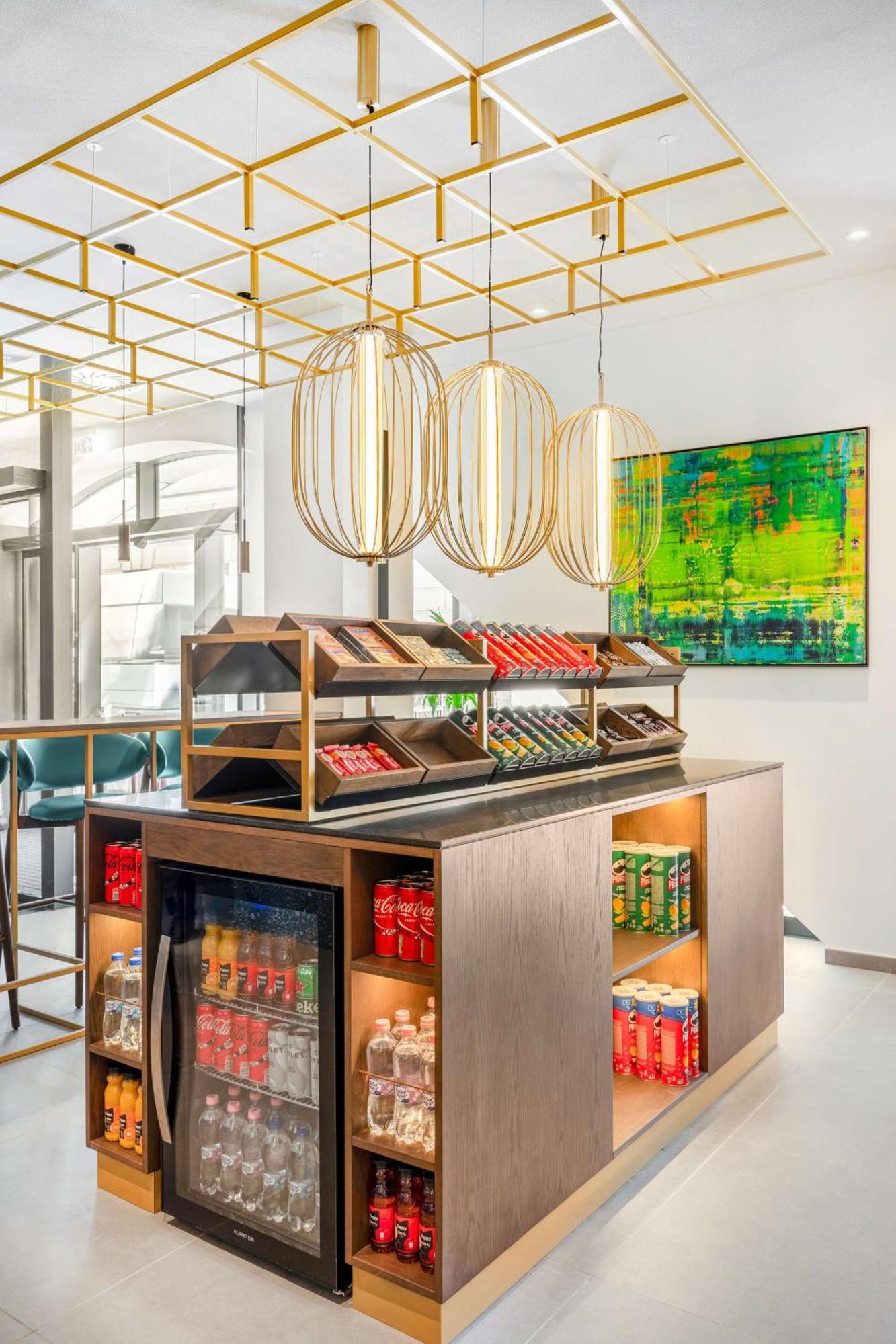 Hilton Garden Inn Debrecen City Center Экстерьер фото