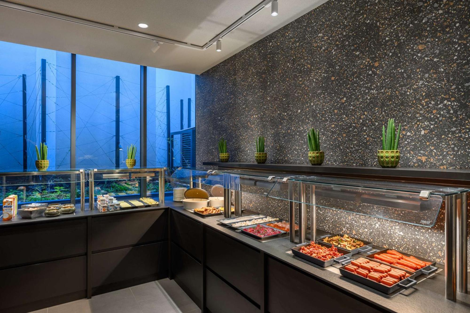 Hilton Garden Inn Debrecen City Center Экстерьер фото