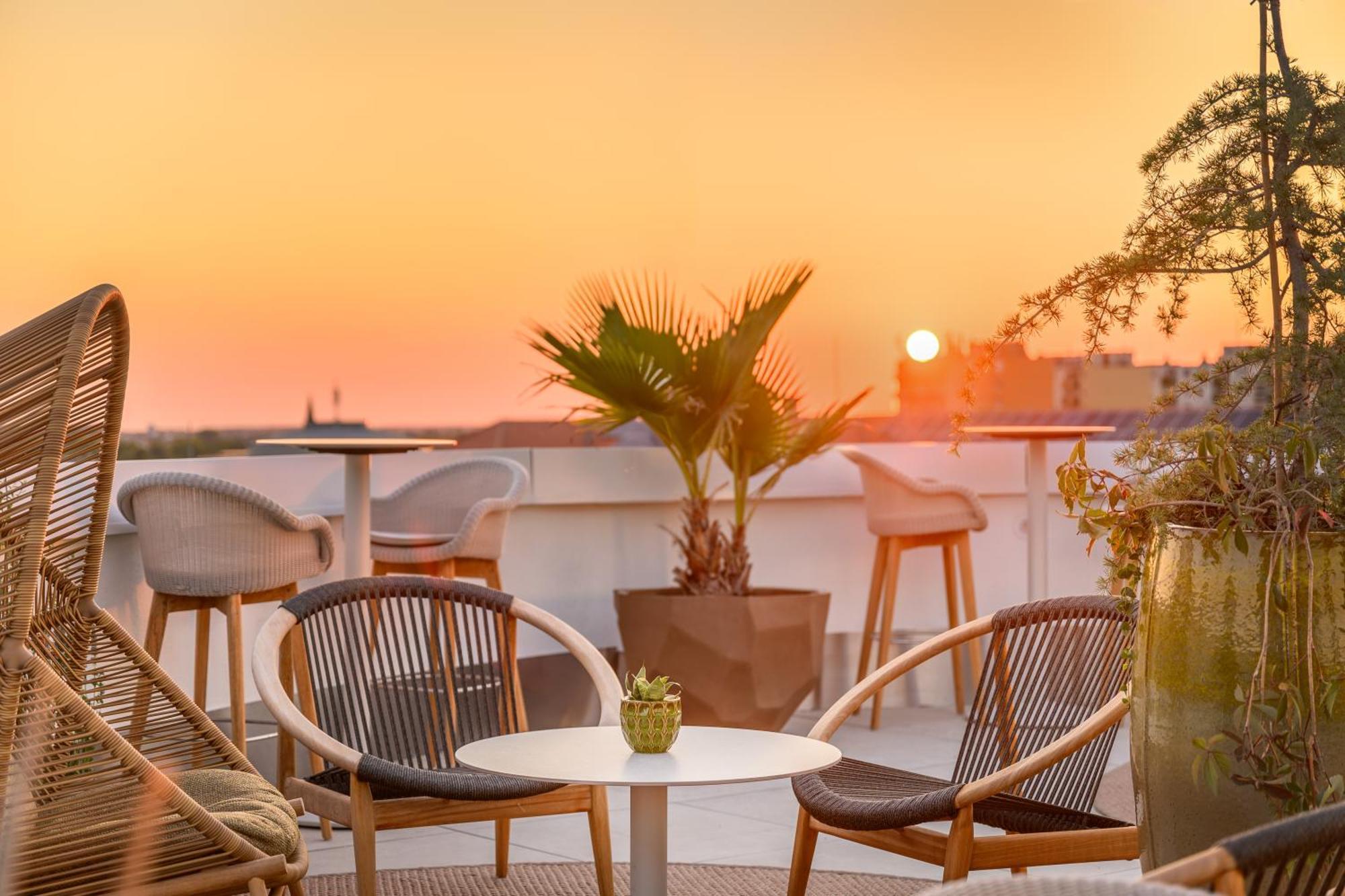 Hilton Garden Inn Debrecen City Center Экстерьер фото