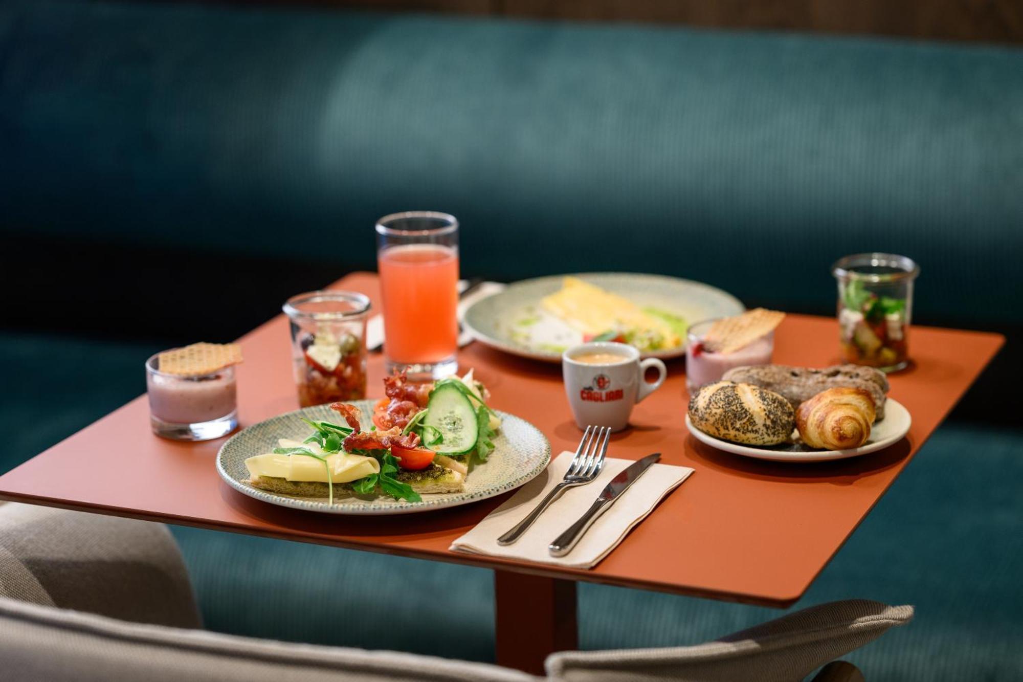 Hilton Garden Inn Debrecen City Center Экстерьер фото