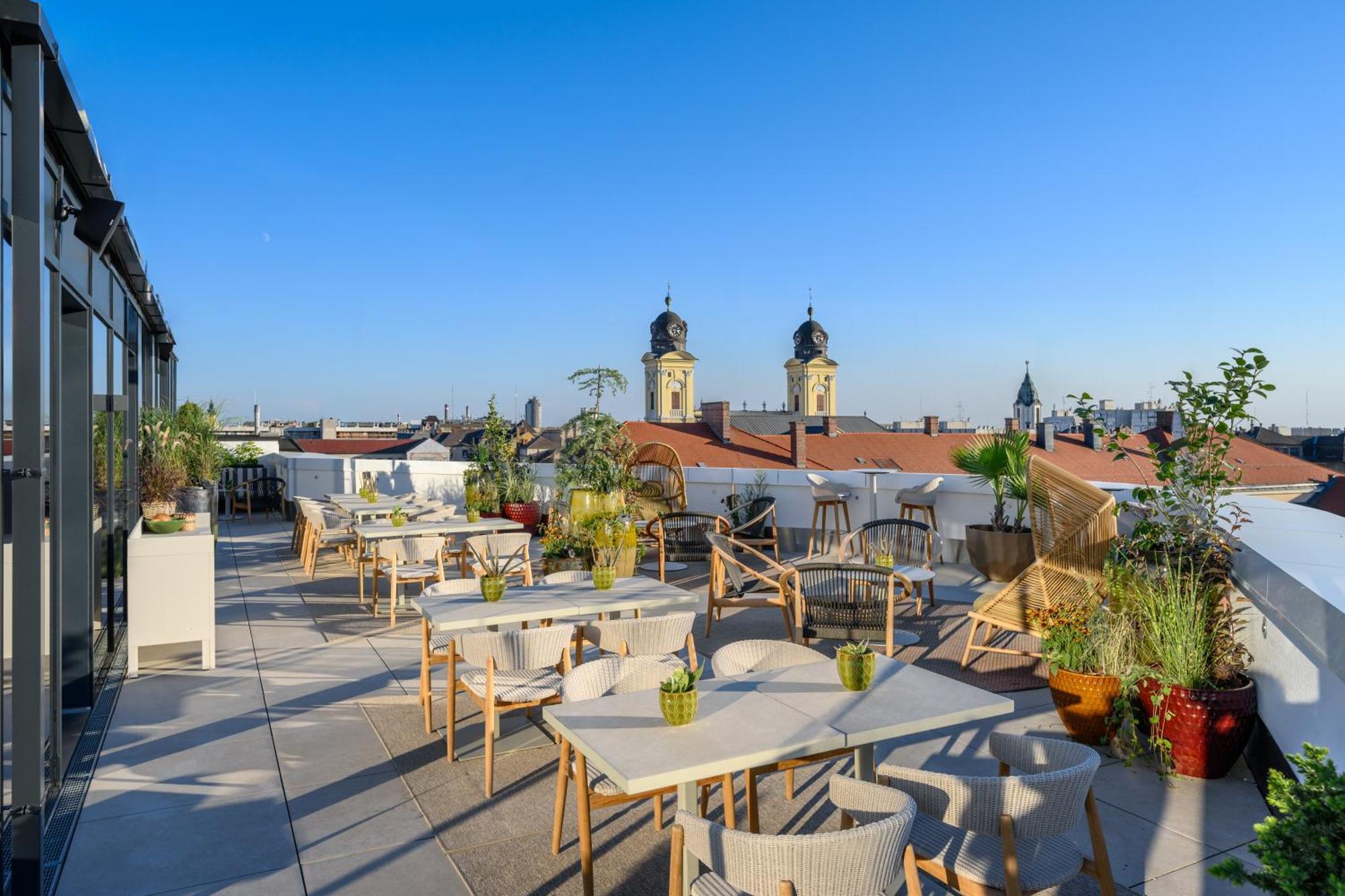 Hilton Garden Inn Debrecen City Center Экстерьер фото