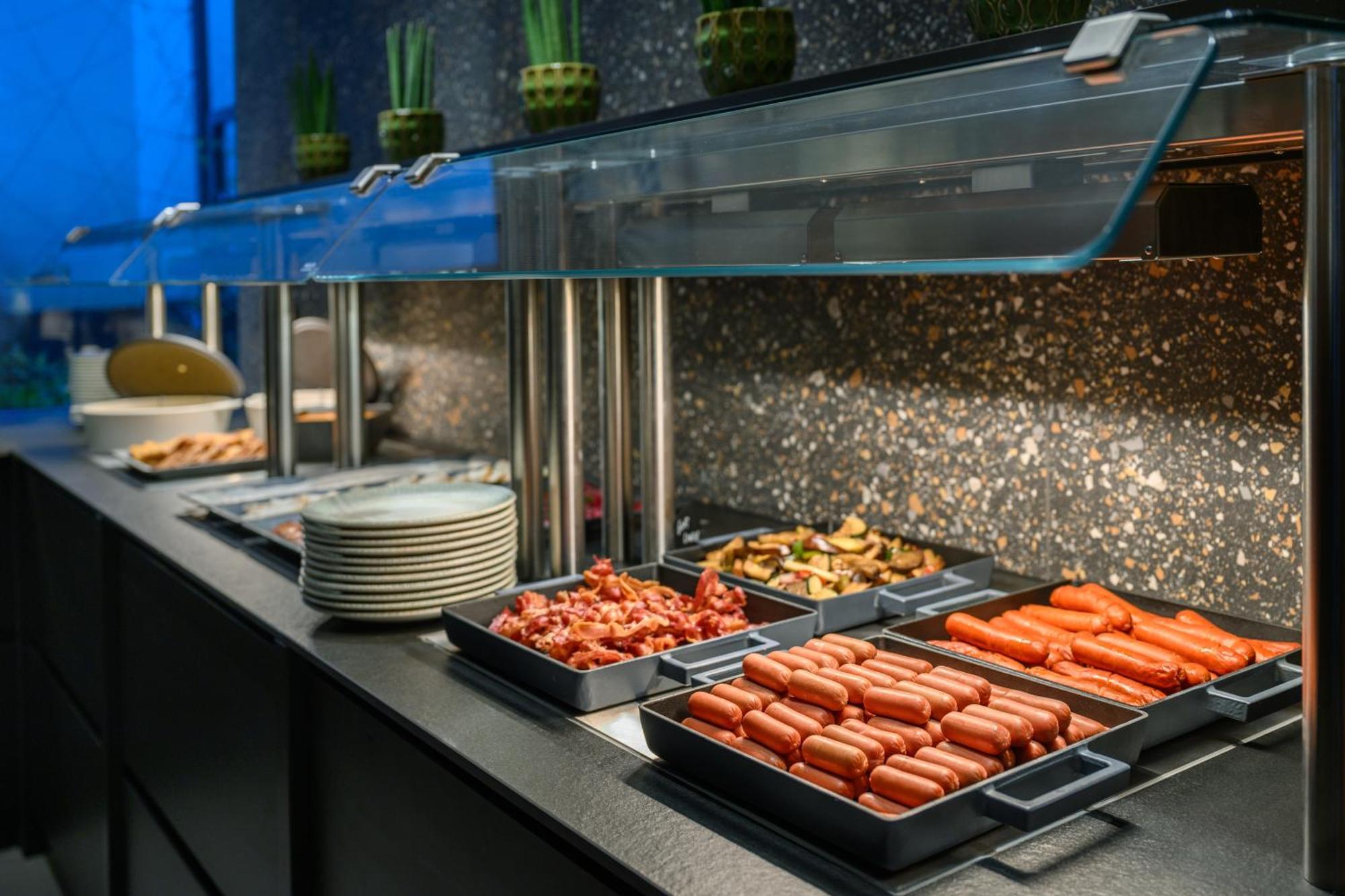 Hilton Garden Inn Debrecen City Center Экстерьер фото