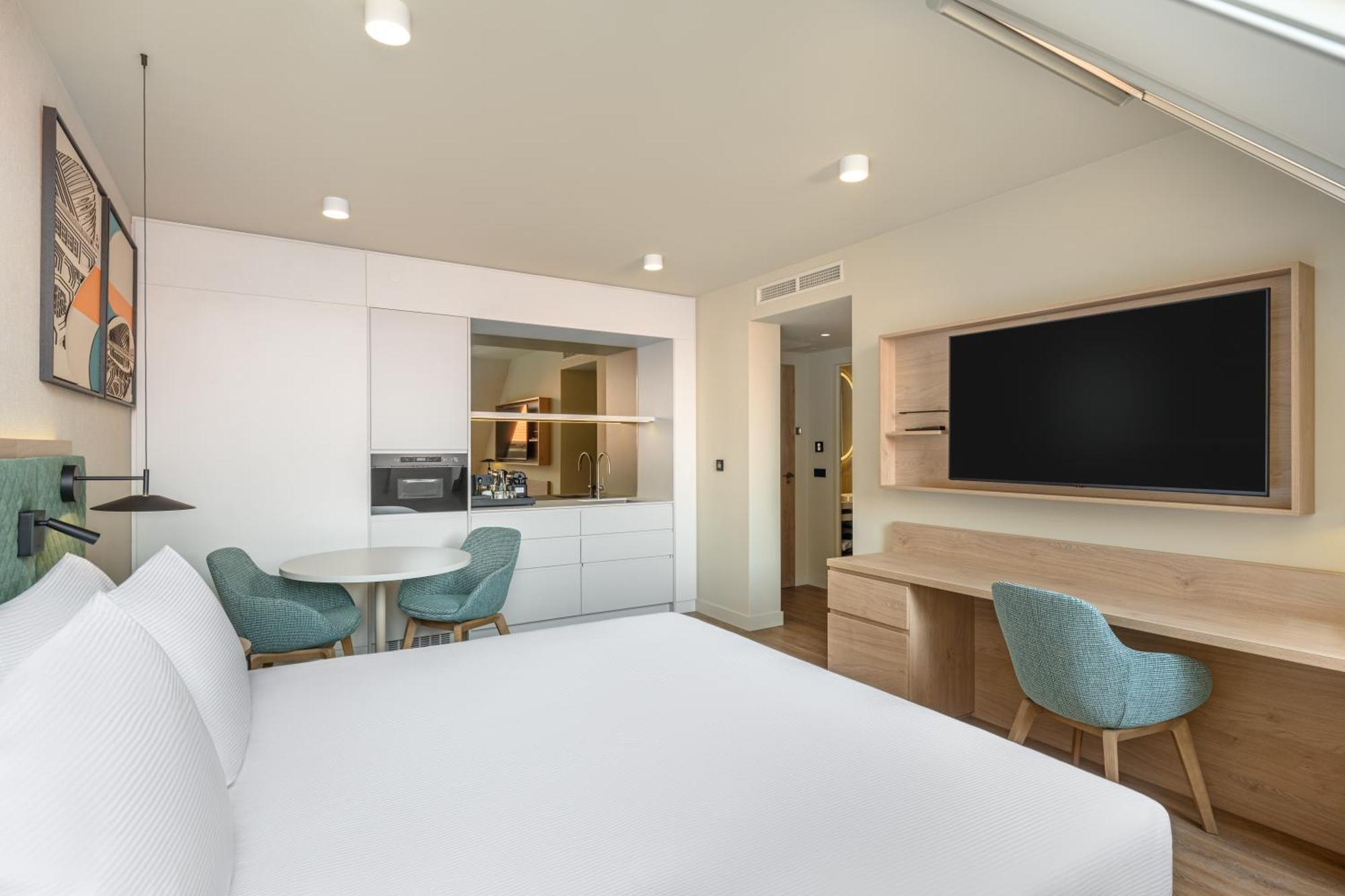 Hilton Garden Inn Debrecen City Center Экстерьер фото