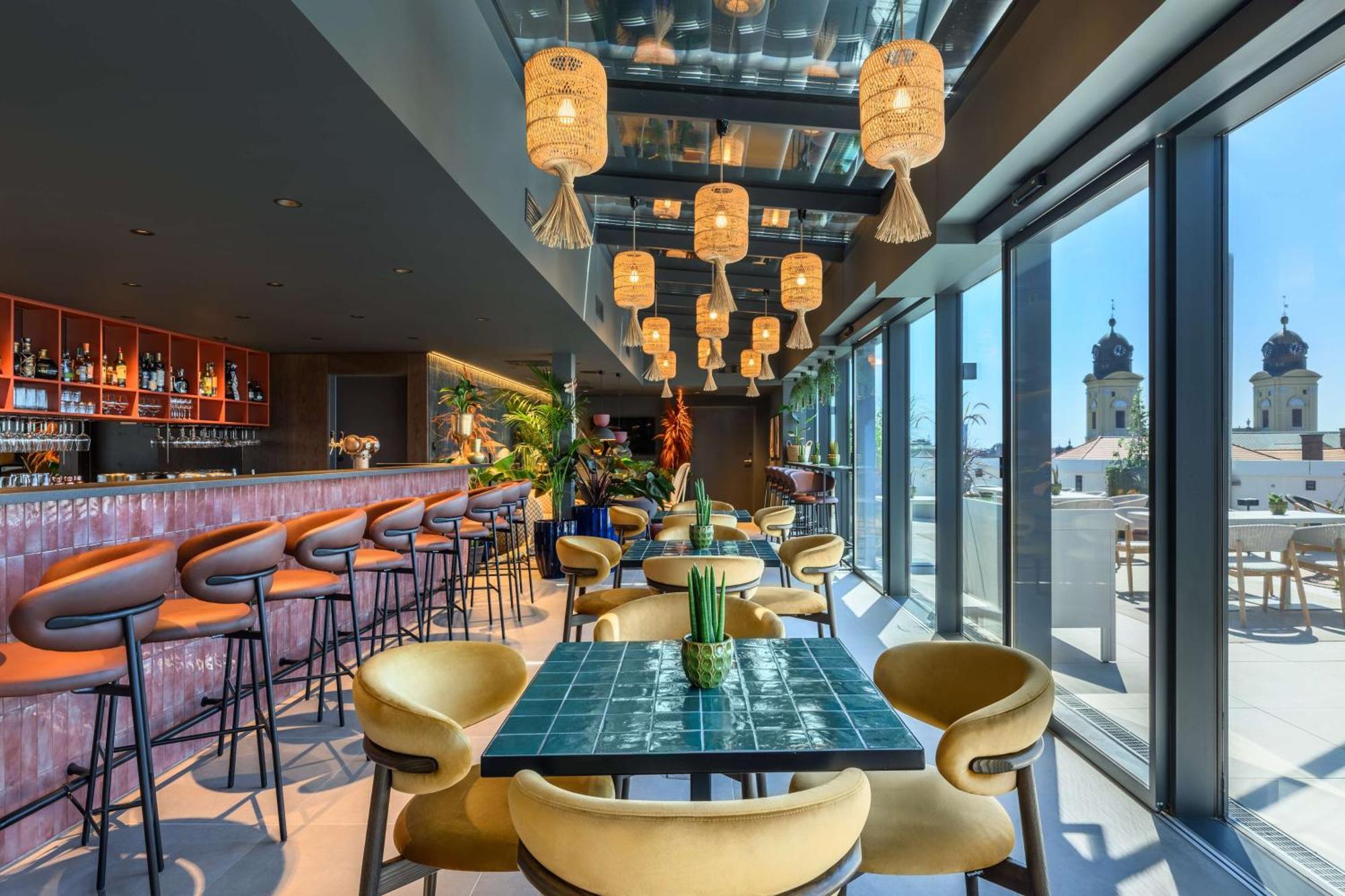 Hilton Garden Inn Debrecen City Center Экстерьер фото